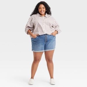 NWT Mid Rise Jean Shorts